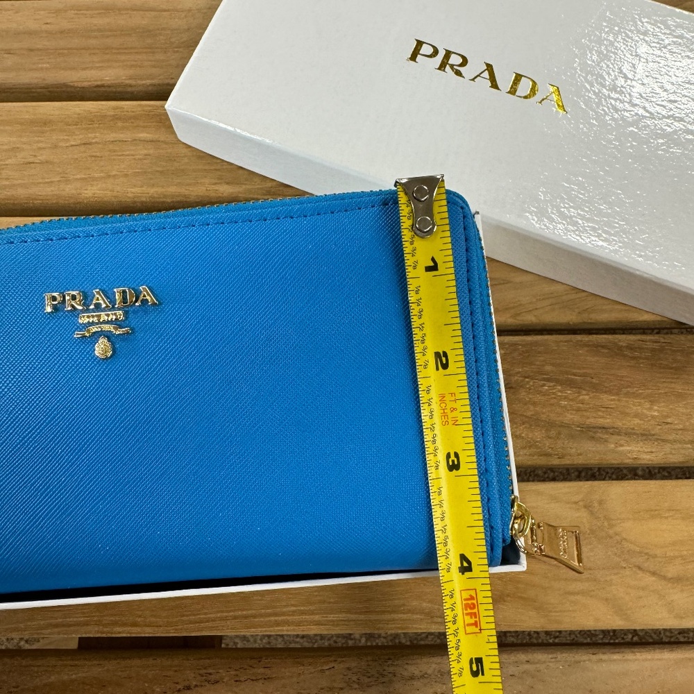 New Wallet. Never Used. Original box